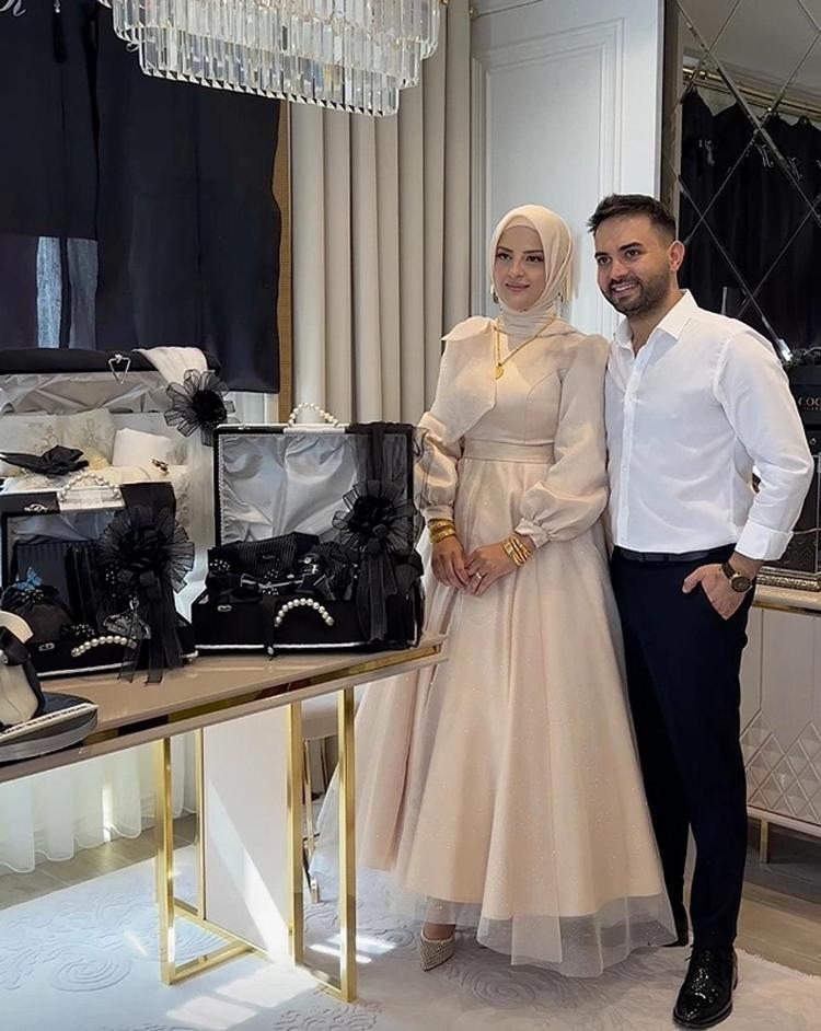 Nişanlısının başörtüsüz hali paylaşılan Kadir Ezildiden hamle geldi