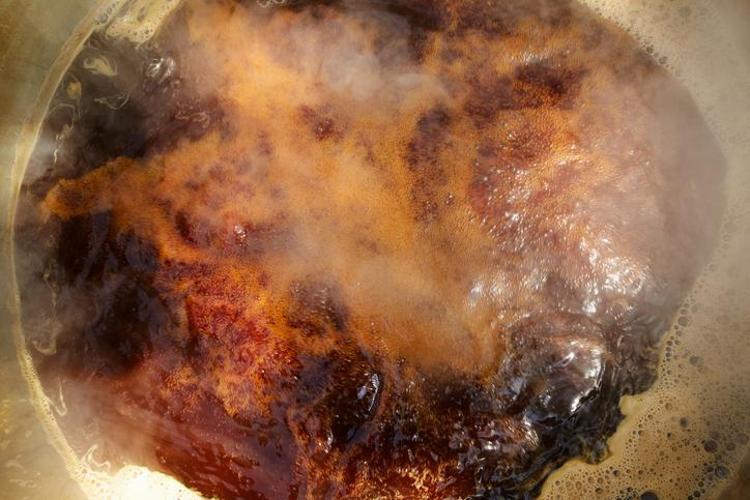 Saniyesinde kana karışıyor, demiri fırlatıyor: Tansiyon 12.8de sabitleniyor, bir kaşığı yetiyor