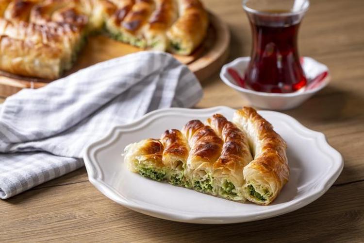 Canan Karatay sağlıklı böreğin tarifini verdi Kahvaltıda çayın yanına yapıp çekinmeden dilim dilim yiyin
