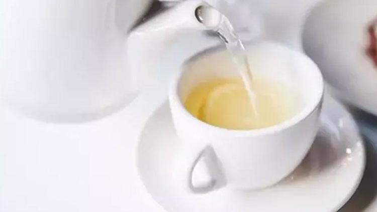 En az işlenmiş bitki çayı Adeta vücudu resetliyor: Tıkanmış damarları açıyor, bağırsakları motor gibi çalıştırıyor