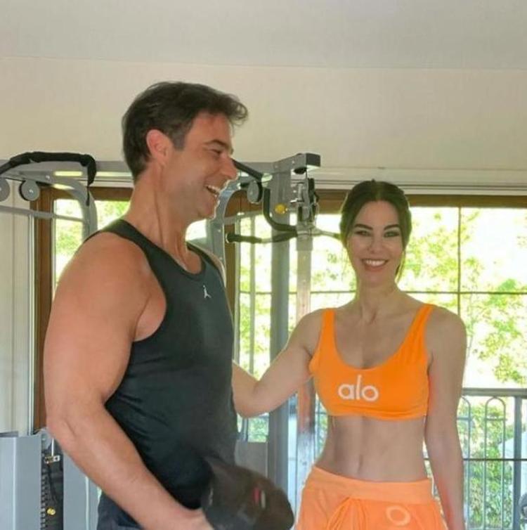 Melis Sezen kardeşinin doğum gününü sosyal medyadan kutladı