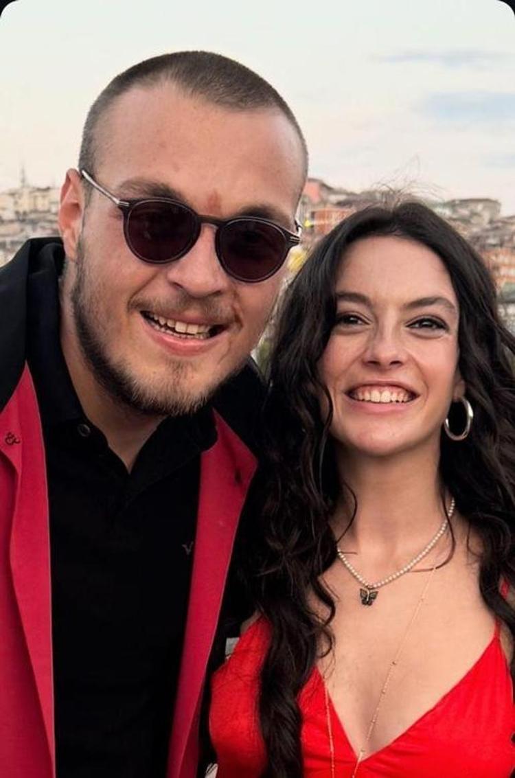 Melis Sezen kardeşinin doğum gününü sosyal medyadan kutladı