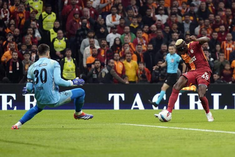 Galatasaray, Beşiktaş geçti Zirvede farkı açtı