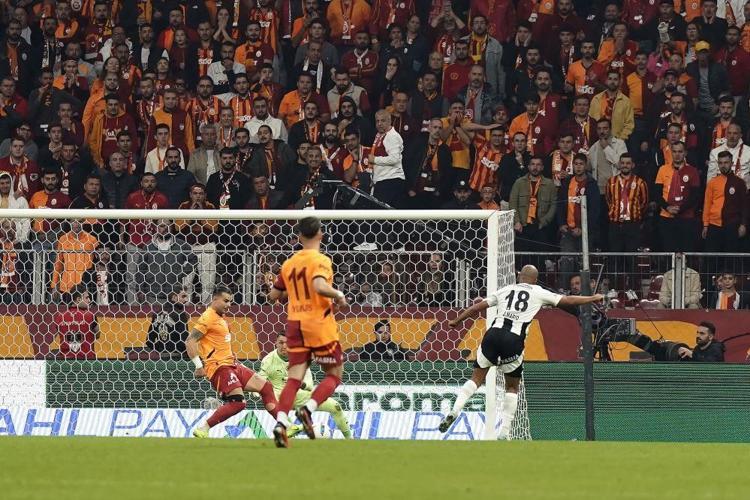 Galatasaray, Beşiktaş geçti Zirvede farkı açtı