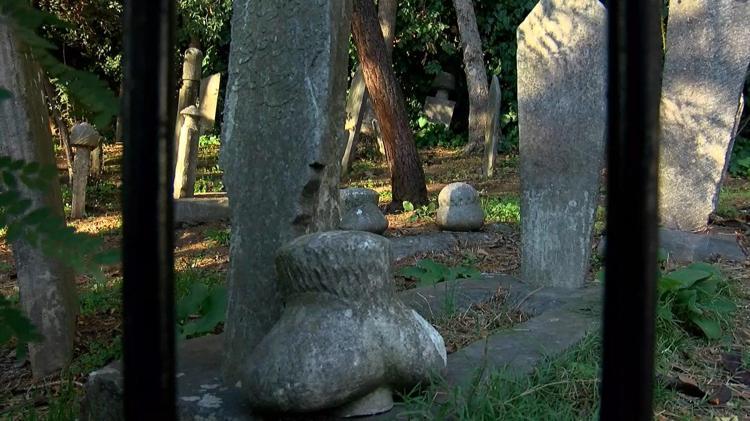 Yeniçeri mezarlığı harabeye döndü Burası bir açık hava müzesi