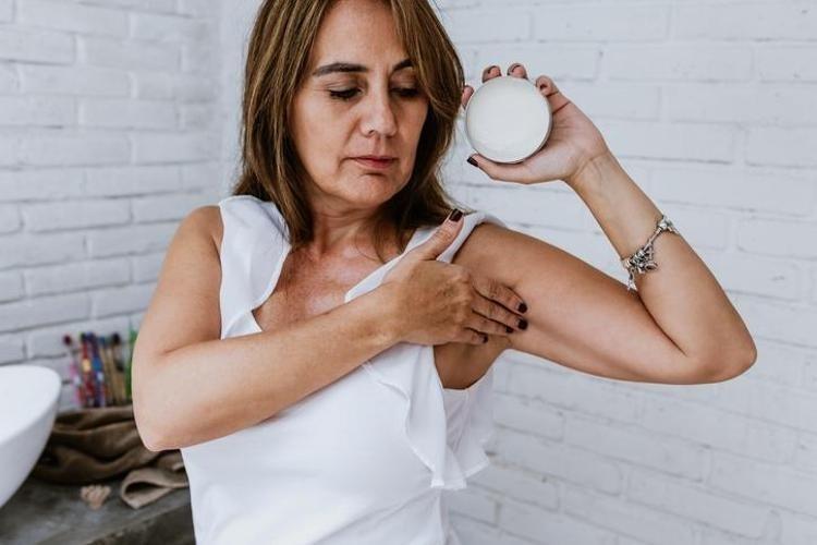 Ter kokusunu 5 dakikada yok ediyor 12 saat koku korumalı doğal deodorant, cildi de pamuk gibi yapıyor