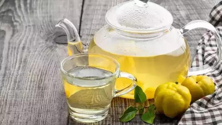 AYVANIN YAPRAKLARI ŞİFA DAĞITIYOR