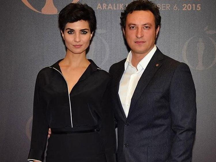 Tuba Büyüküstünün ikiz kızları büyüdü Annelerinin boyuna geldiler