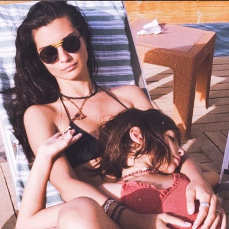 Tuba Büyüküstünün ikiz kızları büyüdü Annelerinin boyuna geldiler