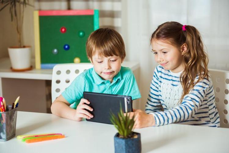 Çocuklarda tepkisiz, donuk bakmaya neden oluyor: Keyifli vakit geçirdiklerini sanıyorlar ama geleceklerini olumsuz etkiliyor