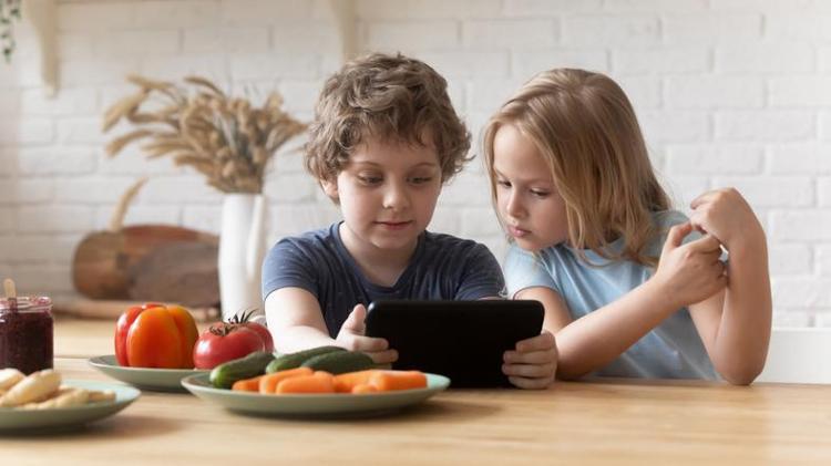 Çocuklarda tepkisiz, donuk bakmaya neden oluyor: Keyifli vakit geçirdiklerini sanıyorlar ama geleceklerini olumsuz etkiliyor