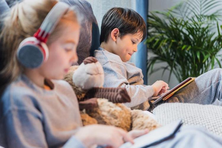 Çocuklarda tepkisiz, donuk bakmaya neden oluyor: Keyifli vakit geçirdiklerini sanıyorlar ama geleceklerini olumsuz etkiliyor