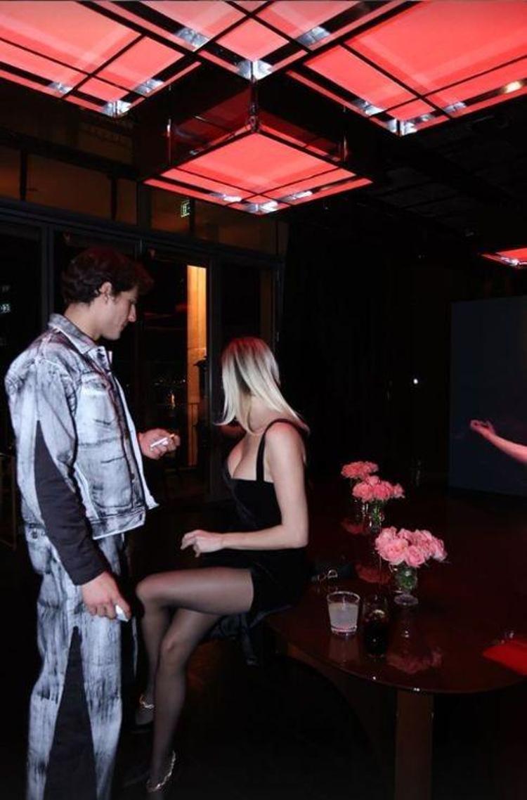 Didem Soydan asansöre binmesiyle birlikte kendisini yere attı