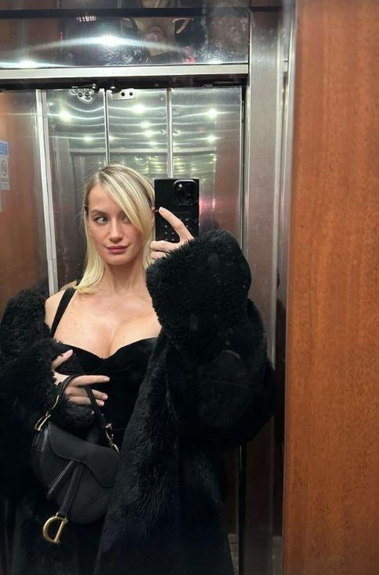 Didem Soydan asansöre binmesiyle birlikte kendisini yere attı