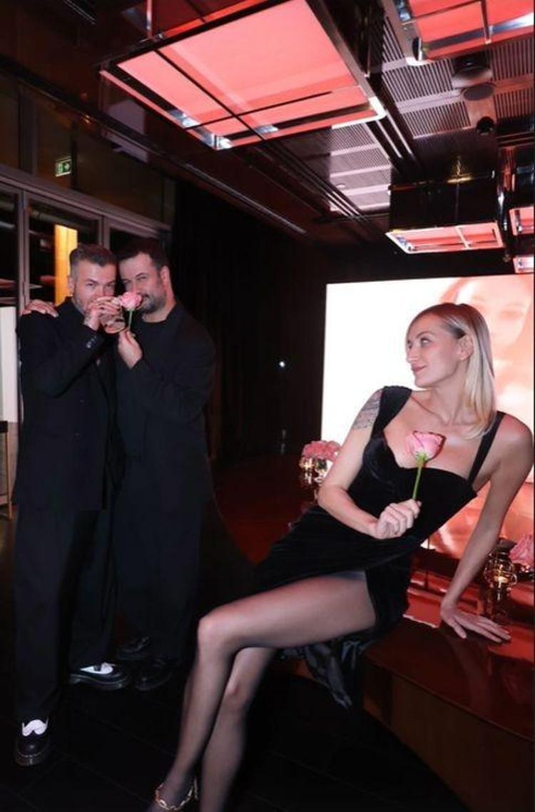 Didem Soydan asansöre binmesiyle birlikte kendisini yere attı