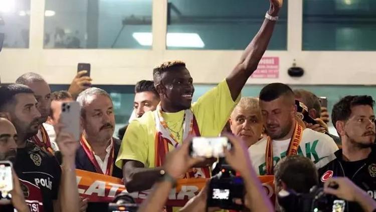 Galatasarayda Osimhen krizi İddialar gözleri transfer masasına çevirdi