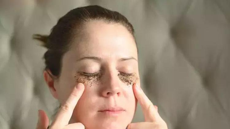 TÜRK KAHVESİ VE BALIN GÖZ ALTI MORLUKLARINA FAYDALARI