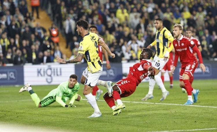 Fenerbahçe, Sivasspora gol oldu yağdı