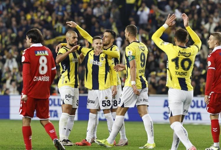 Fenerbahçe, Sivasspora gol oldu yağdı
