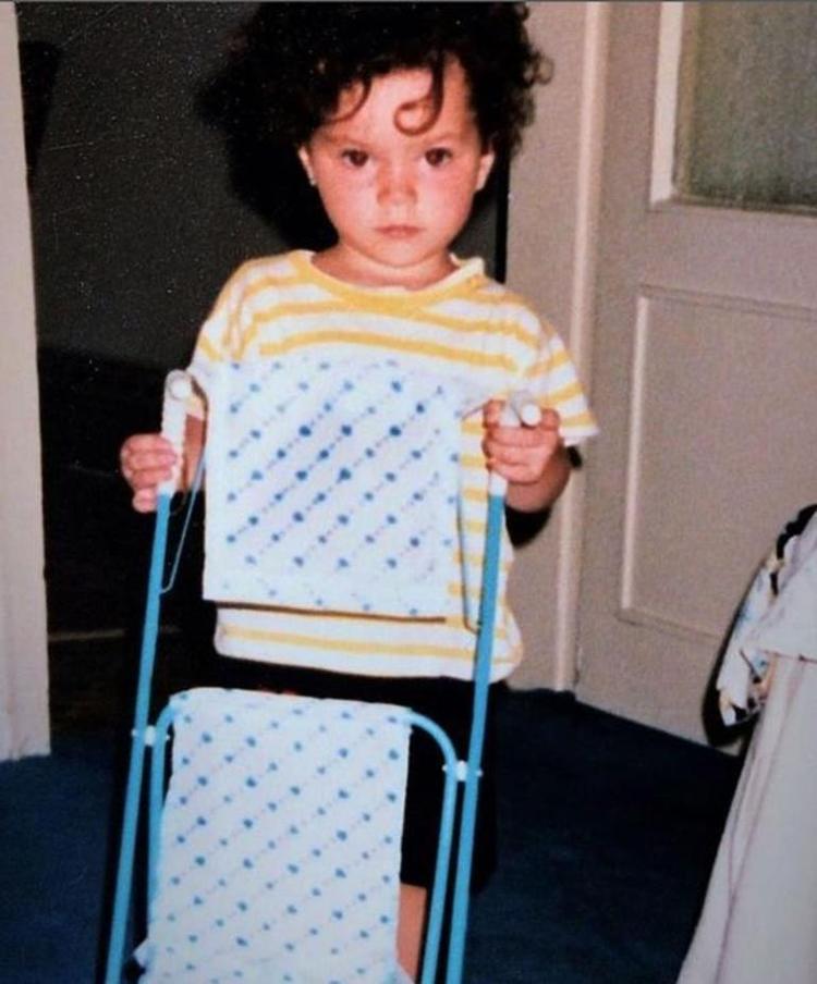 Şimdilerde oldukça ünlü olan oyuncuların bebeklik fotoğrafları görenler tanıyamıyor