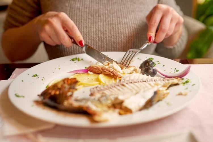 Günde 1 avuç tuzsuz tüketmek gerekiyor Saç sökülmesini anında durduruyor: Rapunzel gibi saçların sırrı meğer ondaymış