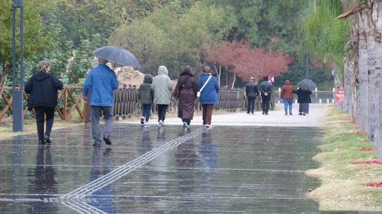 Lapa lapa kar yağışı, soğuk hava ve sağanak yağışlar geliyor Meteoroloji illeri tek tek uyardı