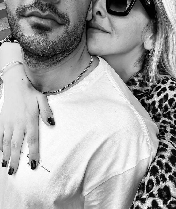 Hadise yeni aşkıyla poz verdi Eski eşinin hamlesi şaşkına çevirdi