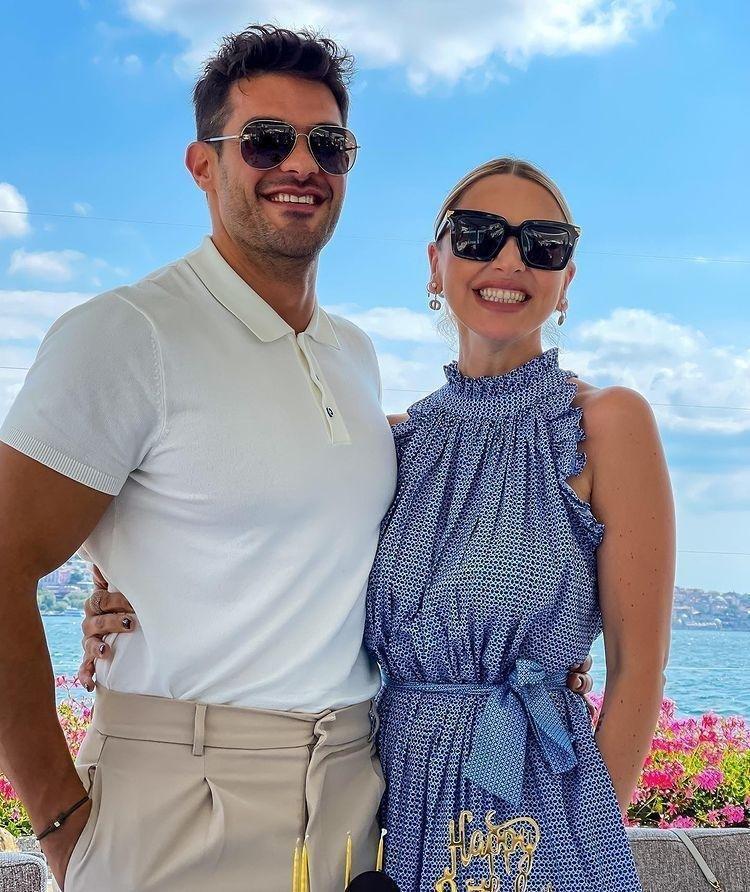 Hadise yeni aşkıyla poz verdi Eski eşinin hamlesi şaşkına çevirdi