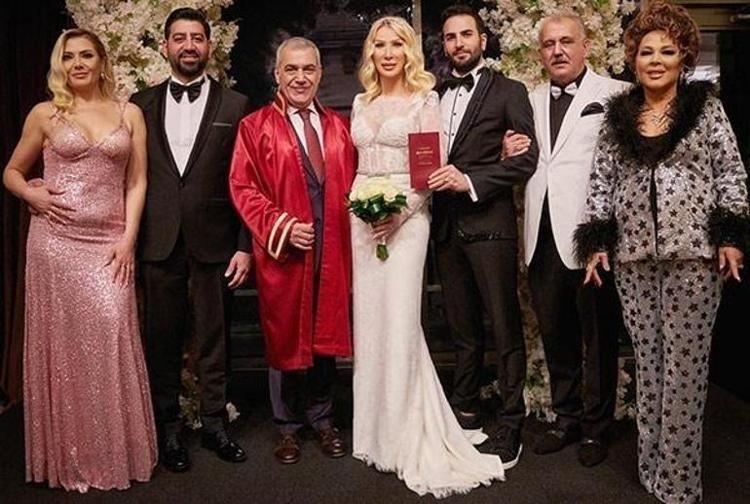 SAHNEDE AŞKA GELDİ