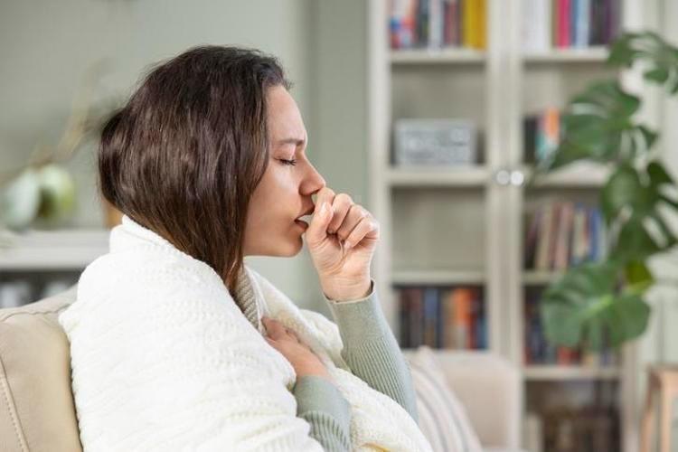 Doğal öksürük şurubu tarifi: 1 kaşığı göğsü pamuk gibi yapıyor