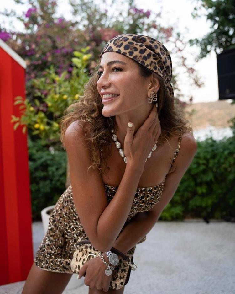 İNCE ELEYİP SIK DOKUYORUM