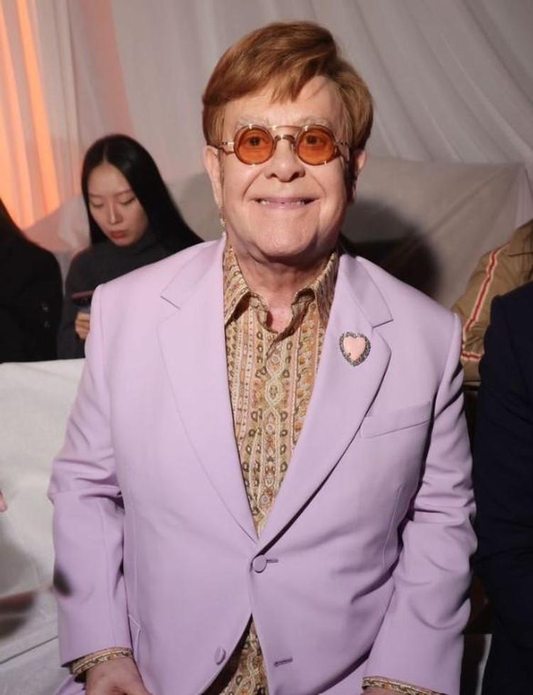 Ünlü şarkıcı Elton Johndan kötü haber Görme yetisini kaybetti