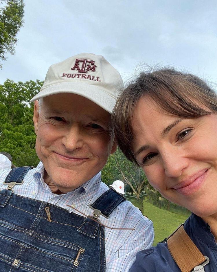 Ben Affleck, döndü dolaştı yine soluğu eski eşi Jennifer Garnerın yanında aldı