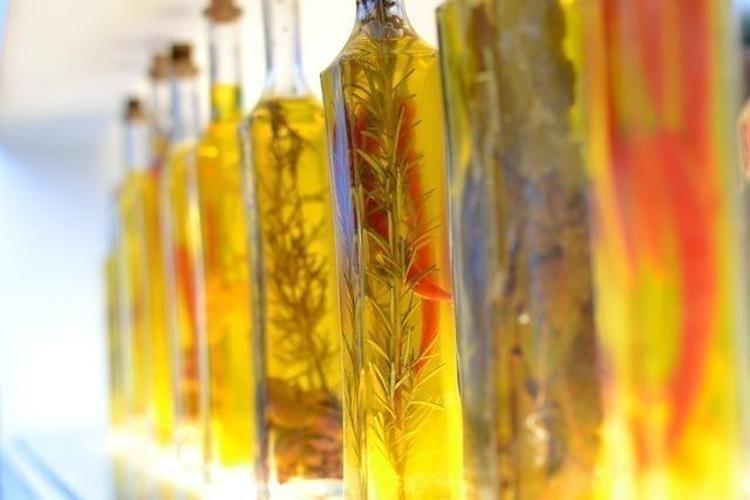 Kansersavar besinler listesinde ilk sırada Osman Müftüoğlu herkesin merak ettiği soruyu yanıtladı: Siyah zeytin mi faydalı yeşil zeytin mi