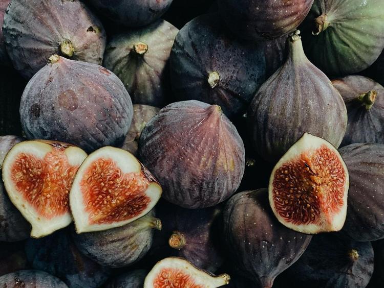 İncirin üstüne bardak bardak ekleyin Aç karnına içen 100 yaşına kadar yaşıyor: Kemikleri beton gibi yapıyor, kolesterol seviyelerini yere çakıyor, iç organları da temizliyor