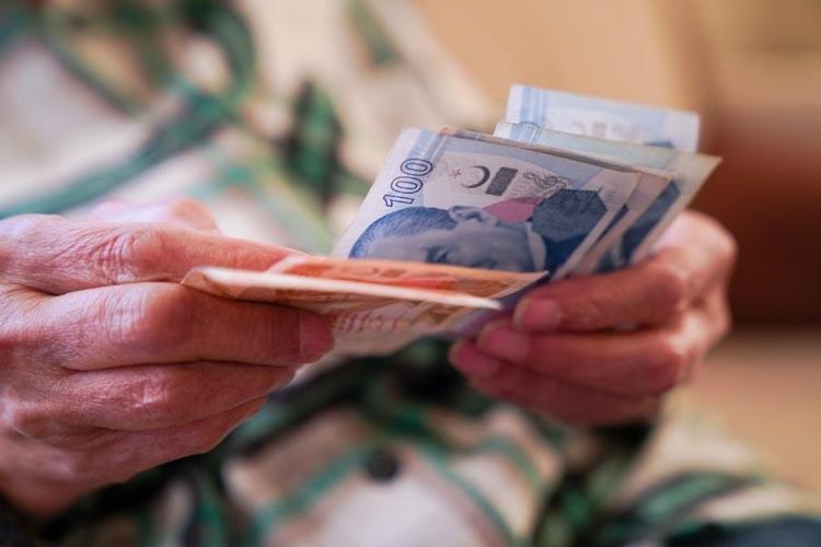 Emekli zammı ve emekli memur zammı için yeni taban maaş hesaplamaları 3 Ocakta 3 ayrı karar verilecek...