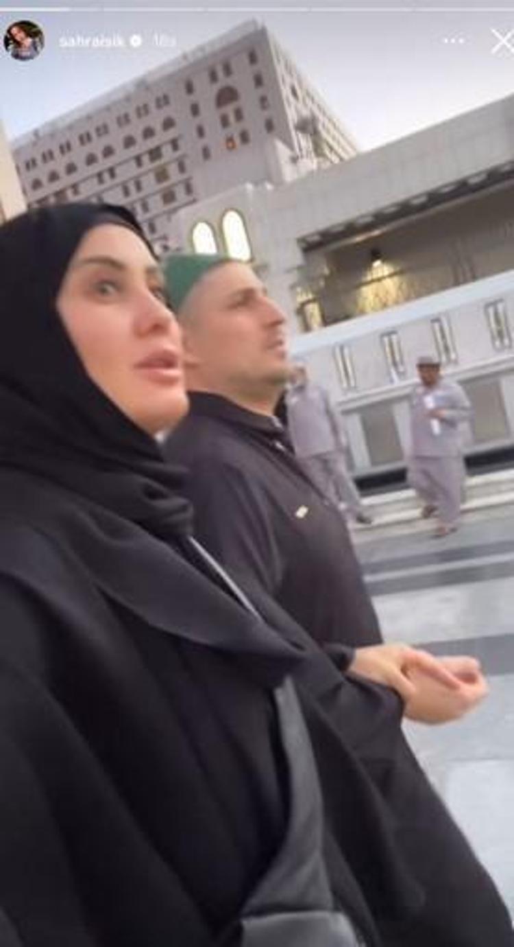 Boşanmanın direğinden dönen Sahra Işık ve İdris Aybirdi umreye gitti