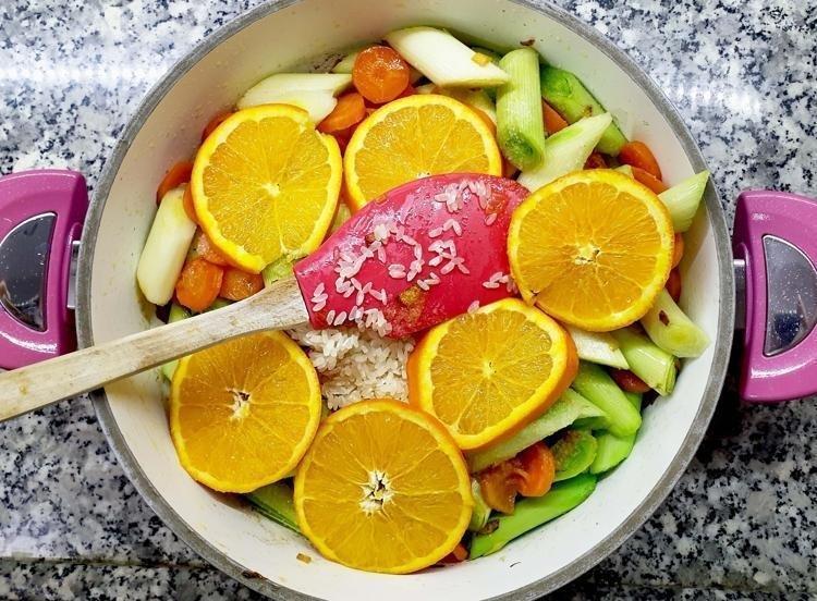 CİLDİ VE SAÇLARI İYİLEŞTİRİYOR