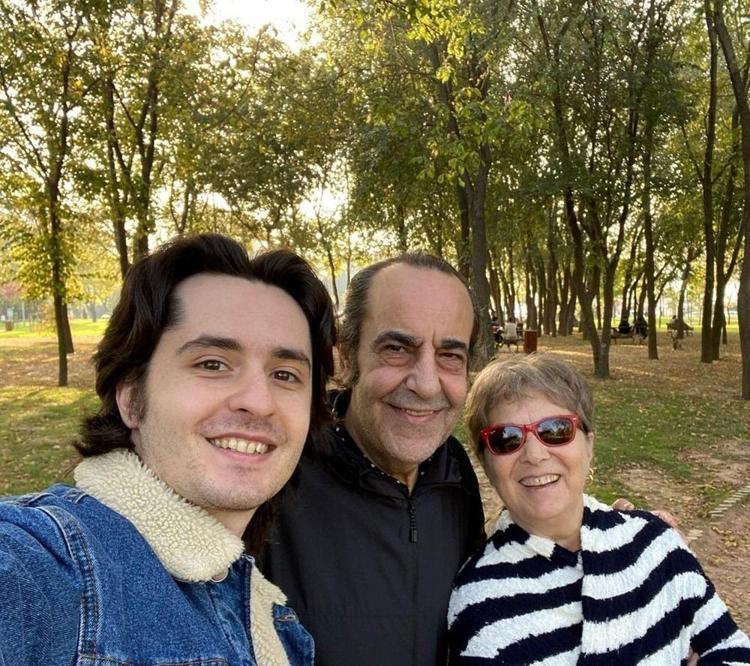Altın Kelebek ödül töreninde duygusal anlar Özkan Uğurun oğlu: Keşke benim yerimde babam olsaydı