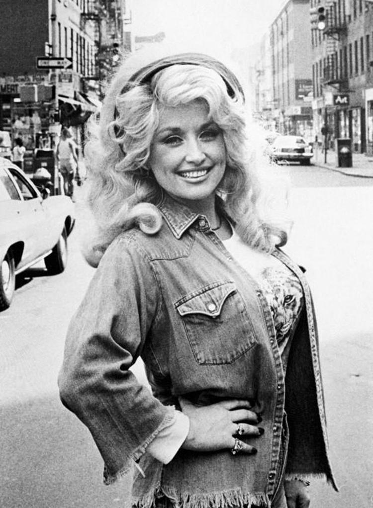 Efsane şarkıcı Dolly Parton 58 yıldır evli ama hep tek başına… Dünyanın en utangaç kocası