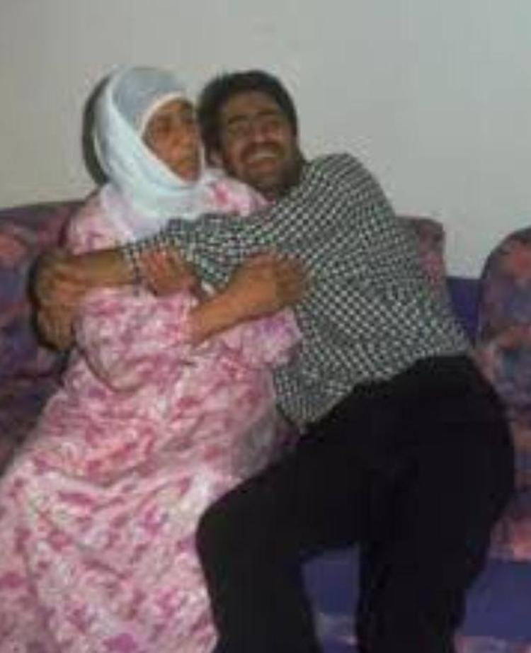 Mahsun Kırmızıgül annesi için mevlit okuttu Bir isim dikkat çekti