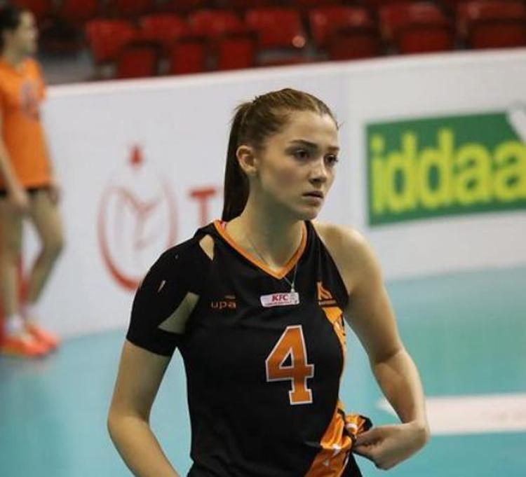 Milli voleybolcu Zehra Güneşin kız kardeşleri de ablasının yolunda