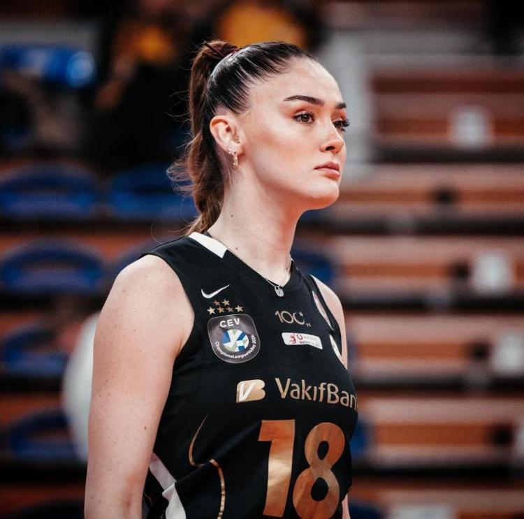 Milli voleybolcu Zehra Güneşin kız kardeşleri de ablasının yolunda