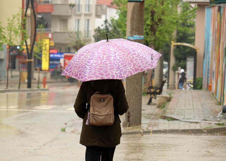 Kar yağışı yeniden göründü İstanbul ve Ankara dahil çok sayıda ile uyarı