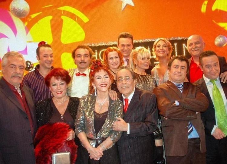 HERKESE KÜSERDİ