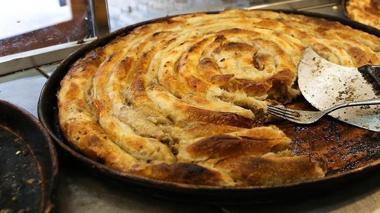 PEYNİRLİ BÖREK NASIL YAPILIR