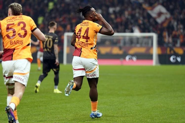 Uzun yıllar hafızalardan silinmeyecek derbi Galatasaray Trabzonsporu uzatmalarda devirdi