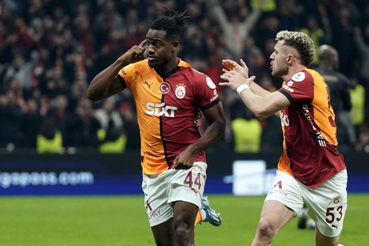 Uzun yıllar hafızalardan silinmeyecek derbi Galatasaray Trabzonsporu uzatmalarda devirdi