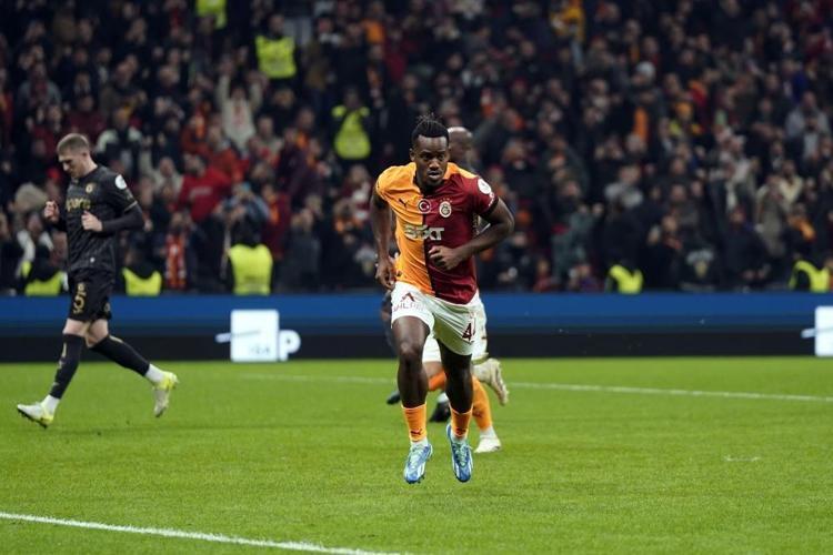 Uzun yıllar hafızalardan silinmeyecek derbi Galatasaray Trabzonsporu uzatmalarda devirdi