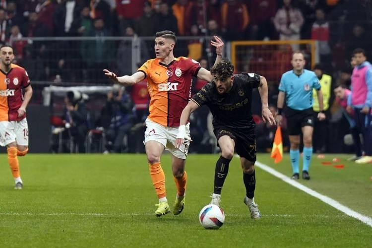 HAKIM ZIYECH KADRODA YER ALMADI